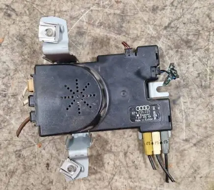 Audi A3 S3 8P Aerial antenna amplifier 8P4035225