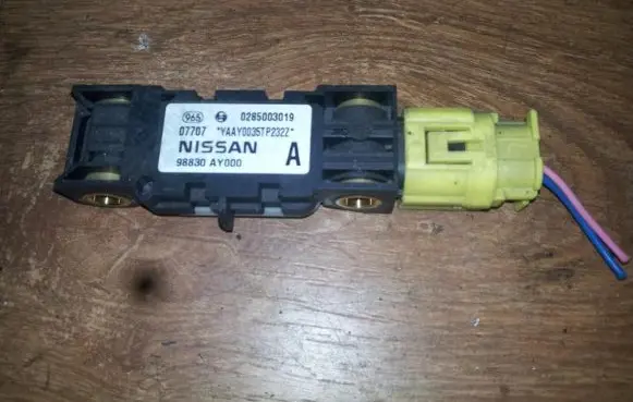 Nissan Almera N16 Airbag deployment crash/impact sensor 0285003019 98830ay000