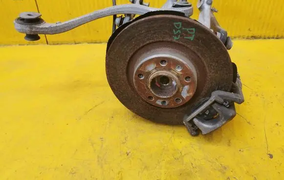 Rear wheel hub spindle/knuckle