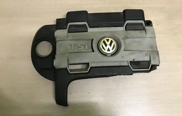 Volkswagen Golf VI Engine cover (trim) 03C103925BB