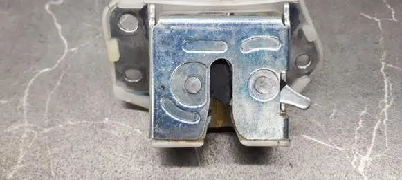 Suzuki Alto Tailgate/trunk/boot lock/catch/latch