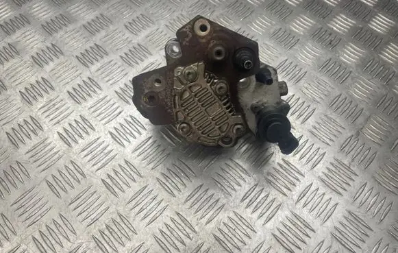 Volvo S40, V40 Fuel injection high pressure pump 8200055072