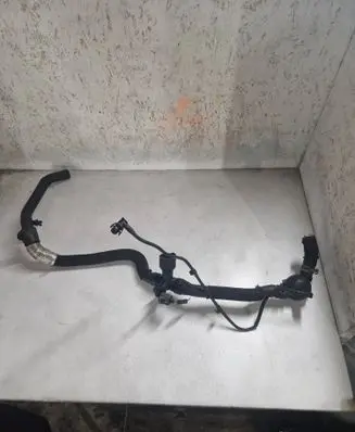 Engine coolant pipe/hose
