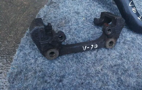 Volvo V70 Front Brake Caliper Pad/Carrier 