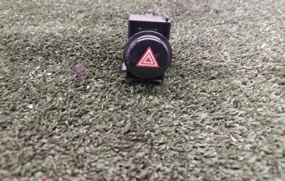 Toyota Auris E180 Hazard light switch 8433202300 34916