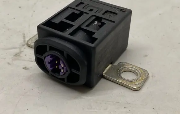 Volkswagen Touareg I Battery relay fuse 4F0915519