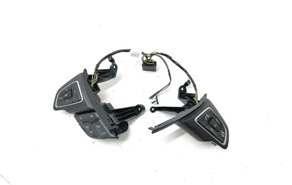 Steering wheel buttons/switches
