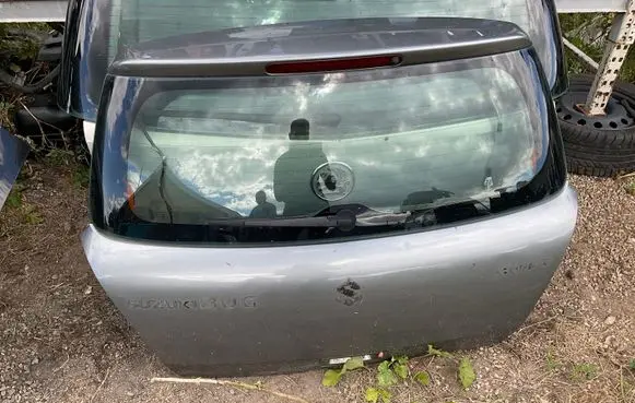 Suzuki Swift I Tailgate/trunk/boot lid