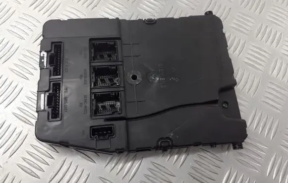 Renault Scenic II - Grand scenic II High voltage junction box 8200306435
