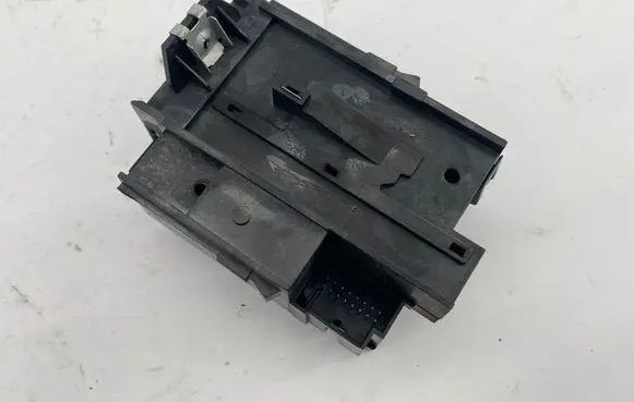 Volkswagen PASSAT CC Ignition lock 3C0905843Q