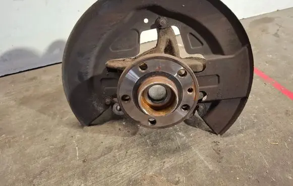 Volvo V60 Front wheel hub 6G913K171