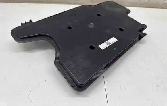 BMW 1 F40 Intake resonator 8580236
