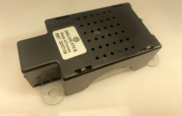 Volkswagen Golf VI Aerial antenna amplifier 5M0035570B