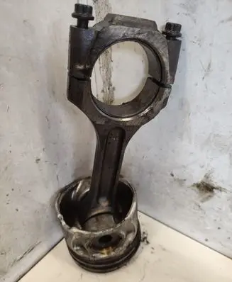 Hyundai Santa Fe Piston with connecting rod