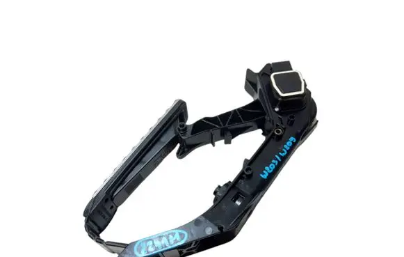 Mercedes-Benz C W203 Accelerator throttle pedal A1703000404