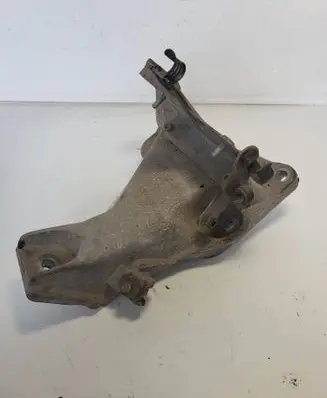 BMW 1 E81 E87 Engine mounting bracket 22116760309