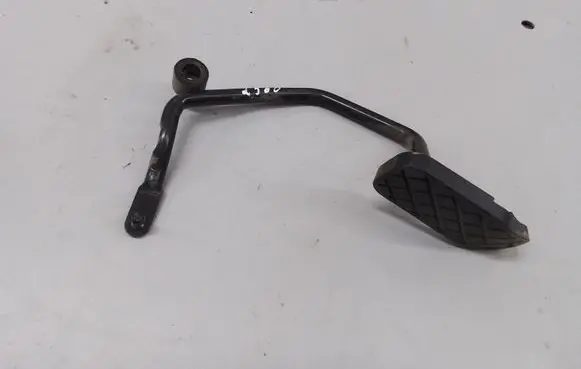 Accelerator throttle pedal