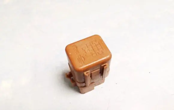 Nissan Almera N16 Other relay 2523079964