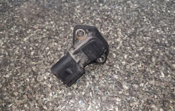 Volkswagen PASSAT B5 Air pressure sensor 0281002177