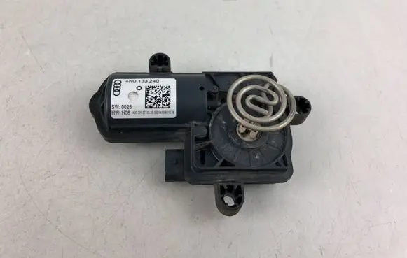 Volkswagen Tiguan Intake manifold valve actuator/motor 4N0133246