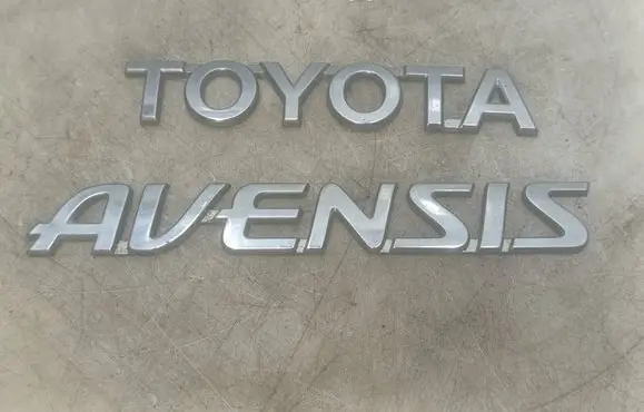 Toyota Avensis T270 Manufacturers badge/model letters