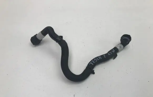 Tesla Model Y Engine coolant pipe/hose 107759400E