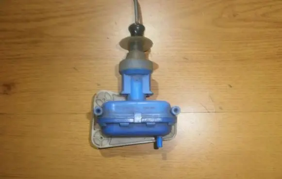 Audi 100 200 5000 C3 Central locking vacuum pump 893862153d