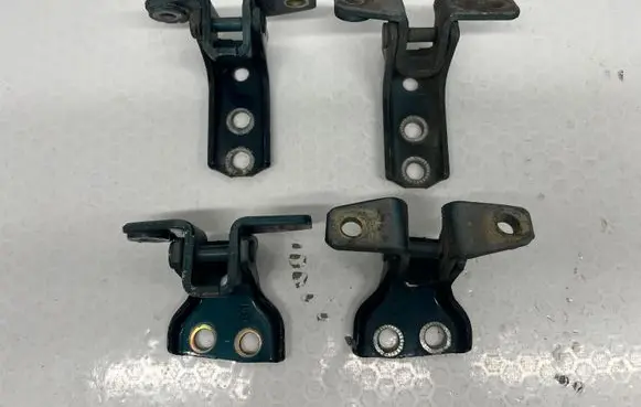 Mitsubishi Pajero Tailgate hinge