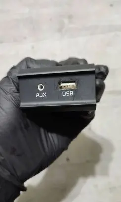KIA Rio USB socket connector 96120H8100 H8100 YBMC1801261044F1