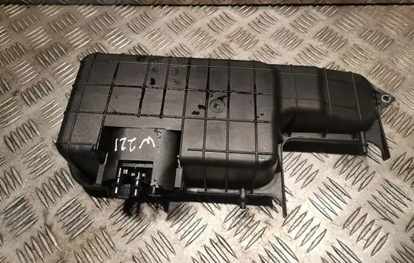 Vacuum air tank