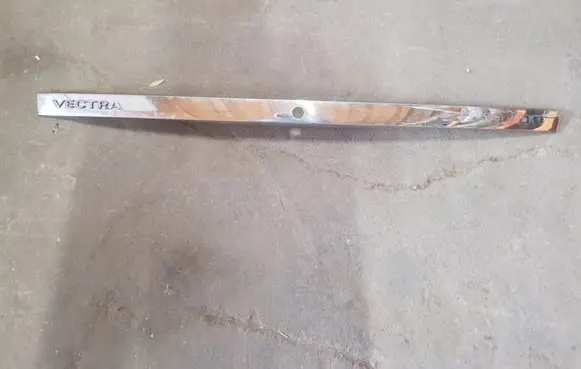 Opel Vectra C Trunk door license plate light bar 09177087