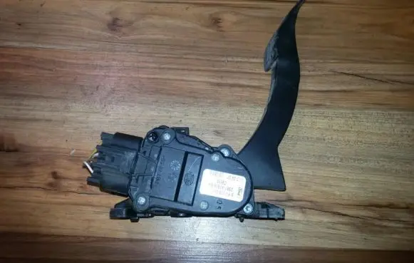 Ford Fiesta Accelerator throttle pedal 6pv00856701 2s619f836ba
