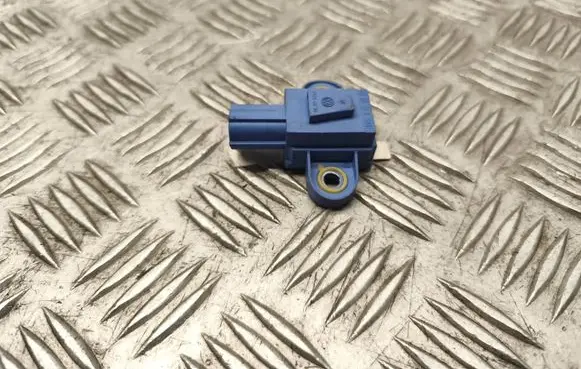 Volkswagen Golf V Airbag deployment crash/impact sensor 1K0955557A