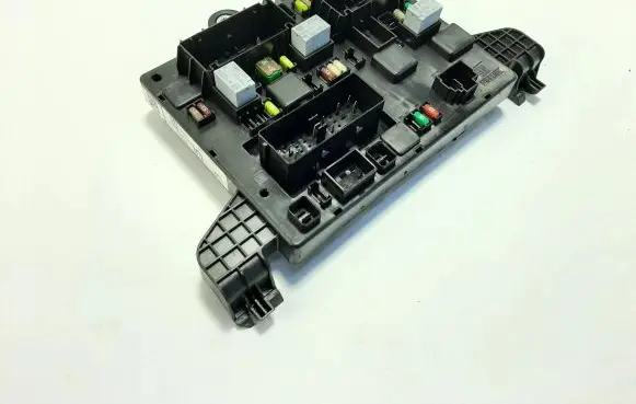 Opel Zafira C Fuse module 13368653 365927271