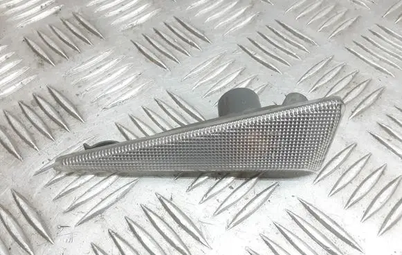 Renault Megane II Front fender indicator light 82000271516