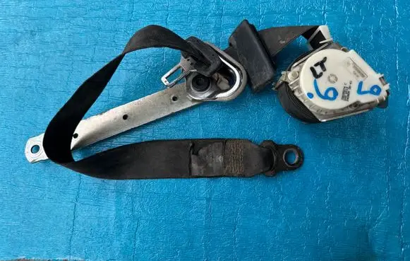 Volkswagen Transporter - Caravelle T5 Rear seatbelt 7H0857815E