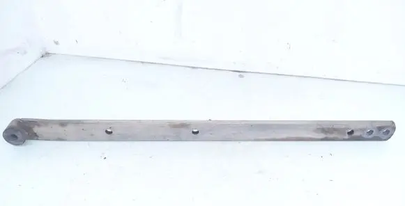 Fuel tank mounting bracket