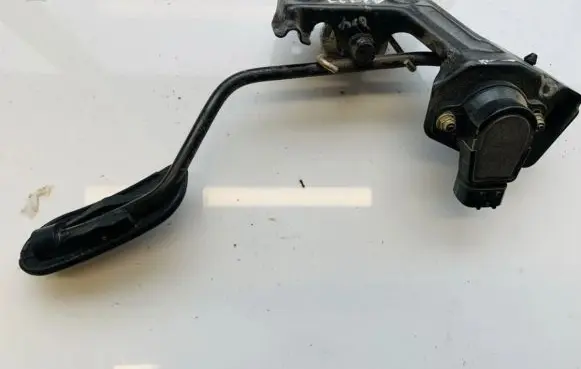 Toyota Avensis Verso Accelerator throttle pedal