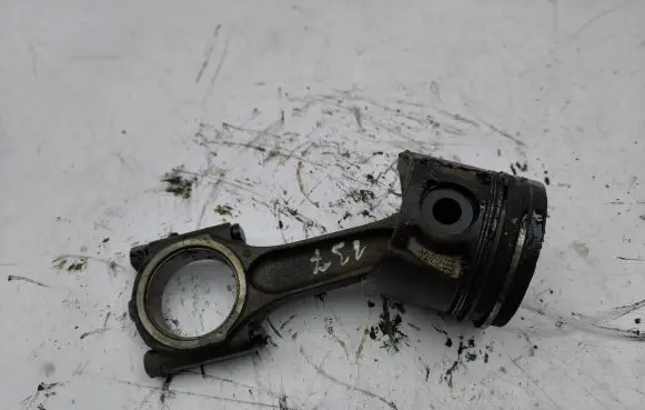 Volvo V50 Piston with connecting rod