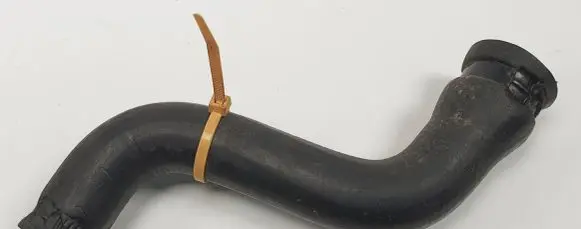 Mercedes-Benz 190 W201 Engine coolant pipe/hose