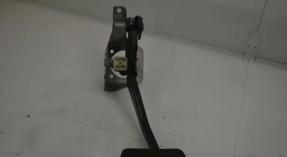 Mercedes-Benz E W210 Brake pedal A2022901619