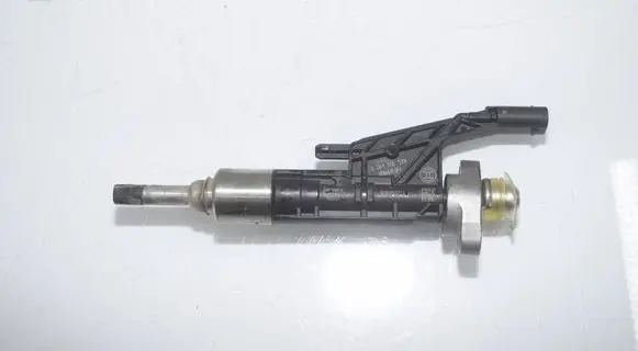 BMW 5 G30 G31 G38 Fuel injector 7639990 13537639990 8625396