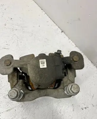 BMW 2 F46 Front brake caliper 9535