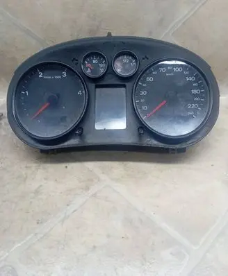 Audi A2 Speedometer (instrument cluster) 8Z0920900