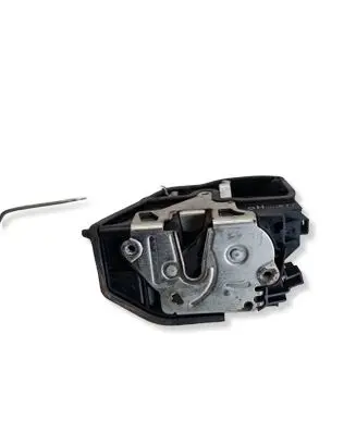 BMW 1 E81 E87 Front door lock 7167077 LL0491