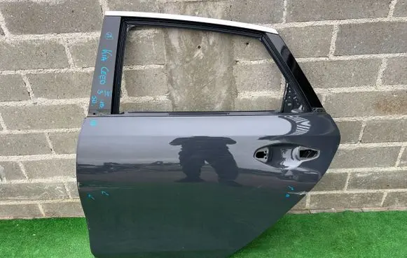 KIA Ceed Rear door