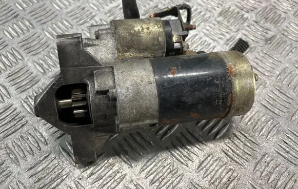 Peugeot 406 Starter motor M001t90281