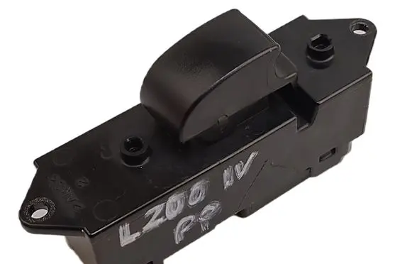 Mitsubishi L200 Quarter vent window switch MR587955