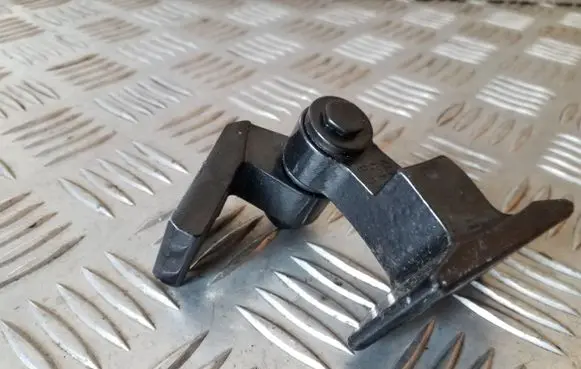 BMW 1 F20 F21 Front door lower hinge 