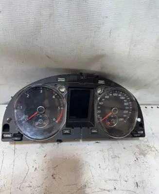 Volkswagen PASSAT CC Speedometer (instrument cluster) 3C8920870A 01072008